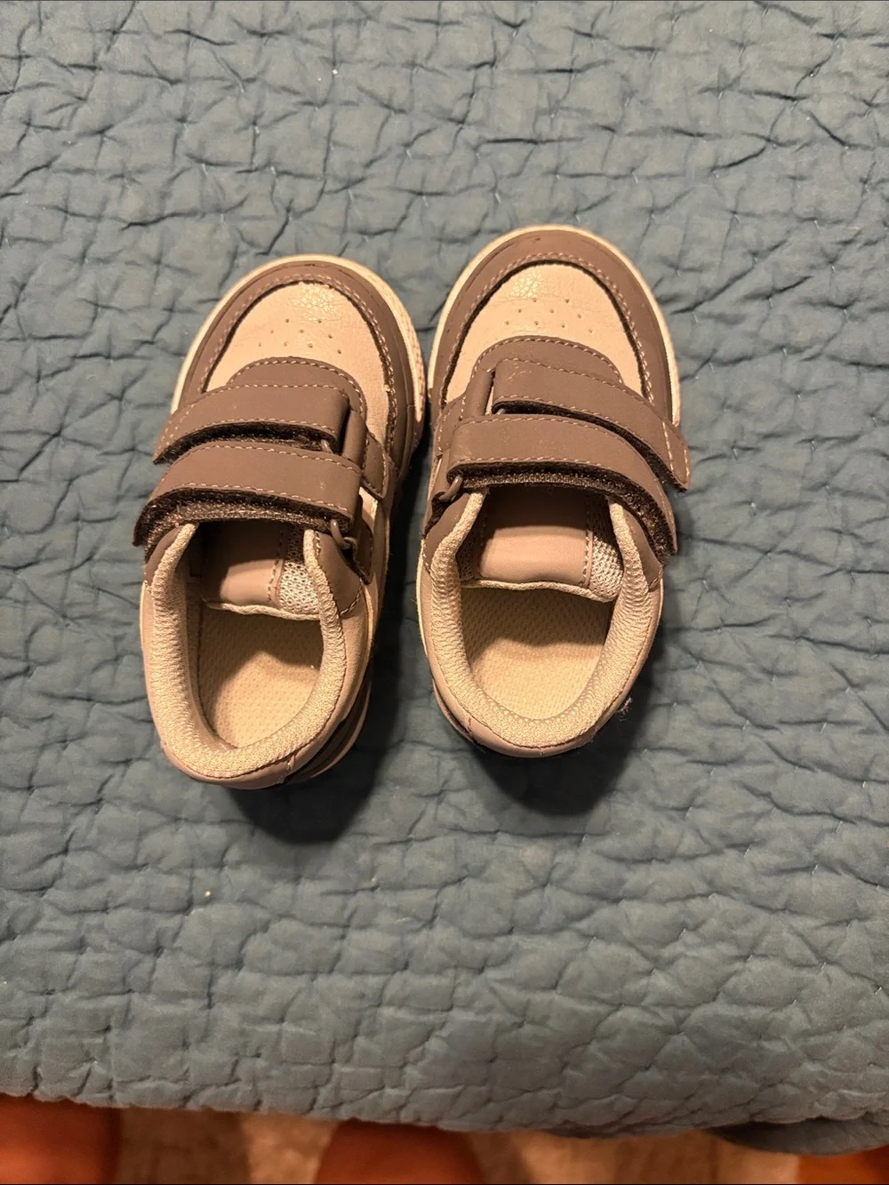 Kids Velcro Casual Sneakers in dark and light gray
